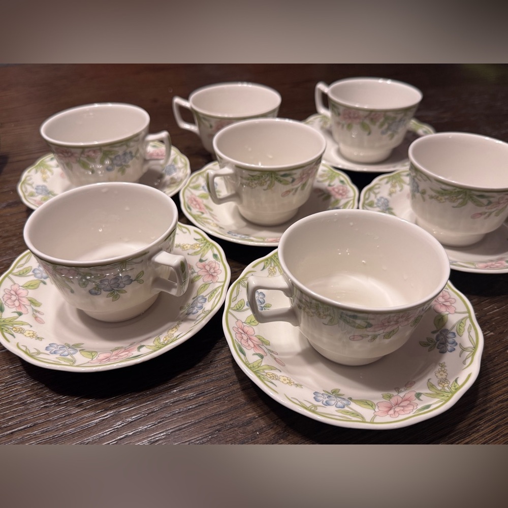 Royal Doulton Sudbury Pattern Vintage Teacup And Saucer Set Of 6 +1 Extra Teacup